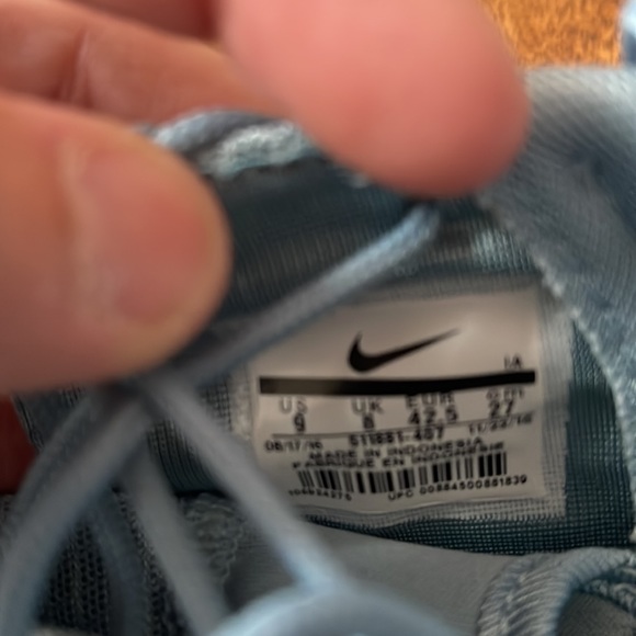 Nike Roshe Run Shoes - Picture 5 of 6